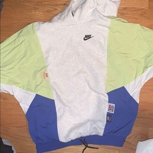 Nike hoodie/wind breaker